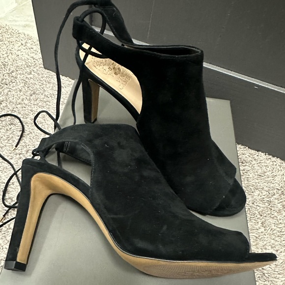 Vince Camuto Black Suede High Heels size 9 - Picture 2 of 11